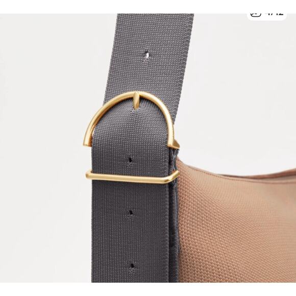 Cuyana Recycled Knit Sling Bag Gold Sustainable - Picture 4 of 11